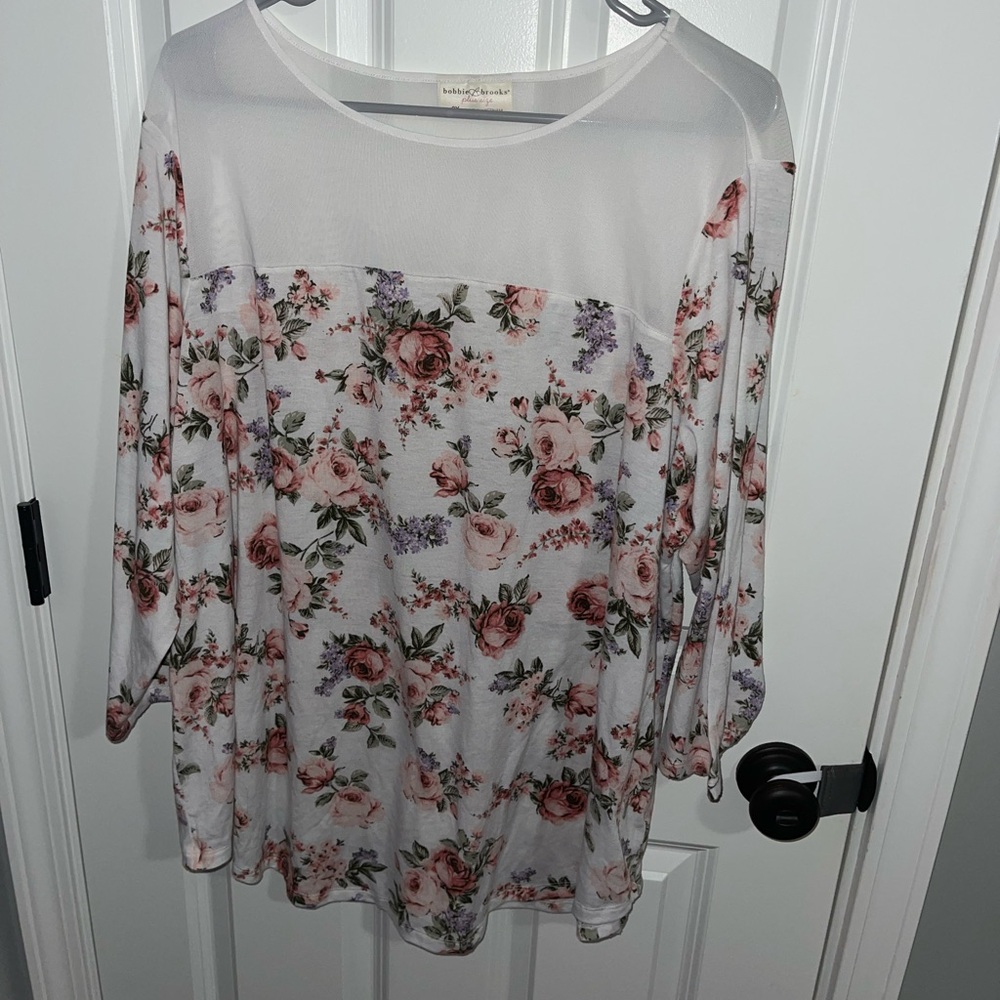 🩷 Flash Sale 🩷 Bobbie Brooks 3x Floral long sleeve floral top.